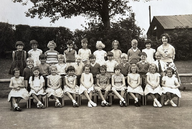 BW_1960s_Class-Photo_3.jpeg